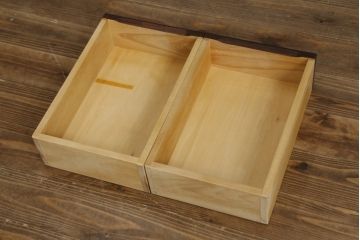 中古　北海道民芸家具　深みのある色合いが魅力のサイドキャビネット(サイドテーブル、サイドボード、戸棚、収納棚)(R-074627)