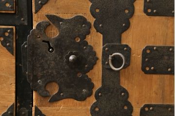 和製アンティーク　前面桐材　凝った金具が上質な雰囲気を醸し出す仙台小箪笥(仙台箪笥、整理箪笥、収納たんす、引き出し)(R-074628)