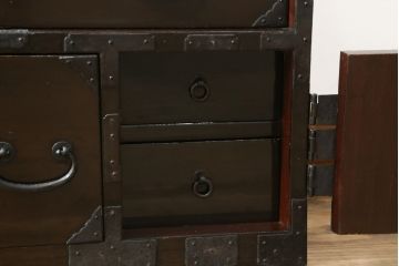和製アンティーク　総桐材　黒漆塗り　歴史を感じさせる佇まいが魅力的な庄内小箪笥(庄内箪笥、収納箪笥、和タンス、引き出し、サイドチェスト)(R-074629)