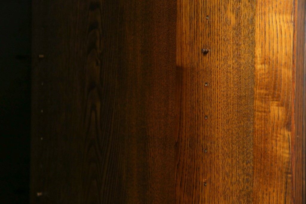 中古　美品!!　希少な絶版品　駿河の国　勝見木工　勝見作　耳付き天板の重厚感が際立つ総栗材のサイドボード　定価約80万円　(R-074631)