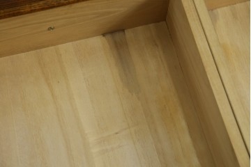 中古　美品!!　希少な絶版品　駿河の国　勝見木工　勝見作　耳付き天板の重厚感が際立つ総栗材のサイドボード　定価約80万円　(R-074631)