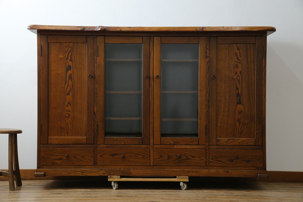 中古　美品!!　希少な絶版品　駿河の国　勝見木工　勝見作　耳付き天板の重厚感が際立つ総栗材のサイドボード　定価約80万円　(R-074631)