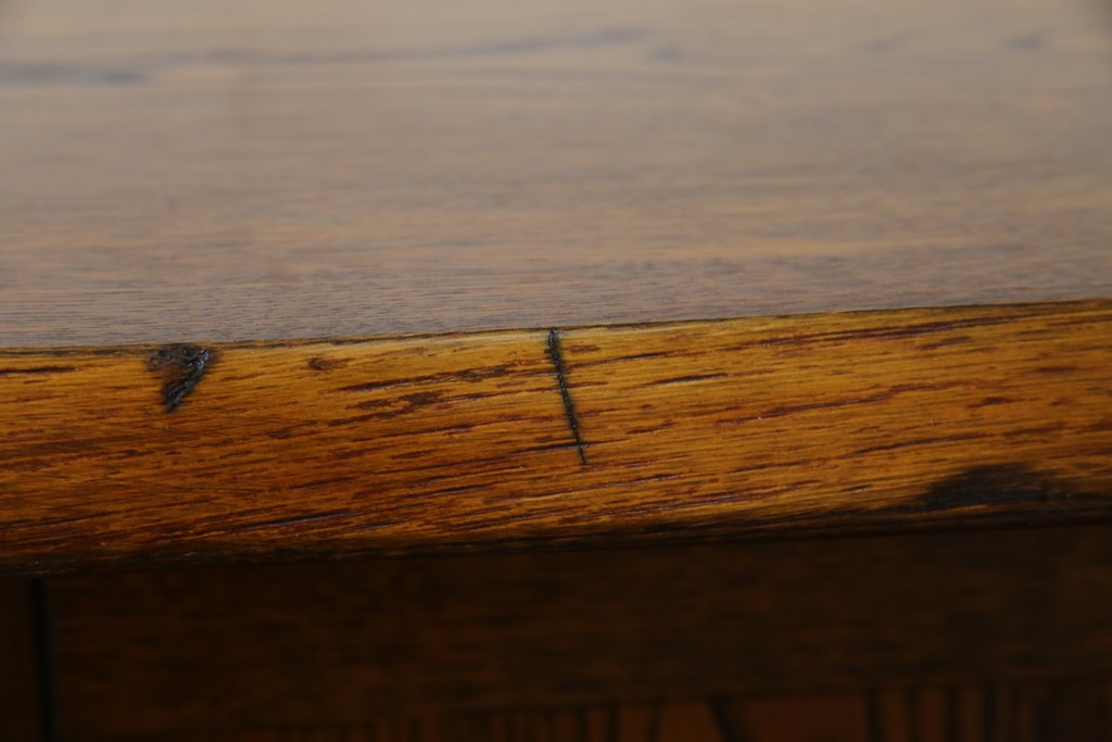 中古　美品!!　希少な絶版品　駿河の国　勝見木工　勝見作　耳付き天板の重厚感が際立つ総栗材のサイドボード　定価約80万円　(R-074631)