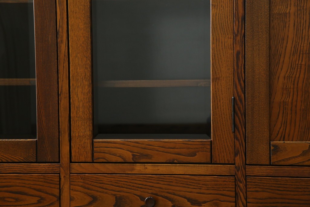 中古　美品!!　希少な絶版品　駿河の国　勝見木工　勝見作　耳付き天板の重厚感が際立つ総栗材のサイドボード　定価約80万円　(R-074631)