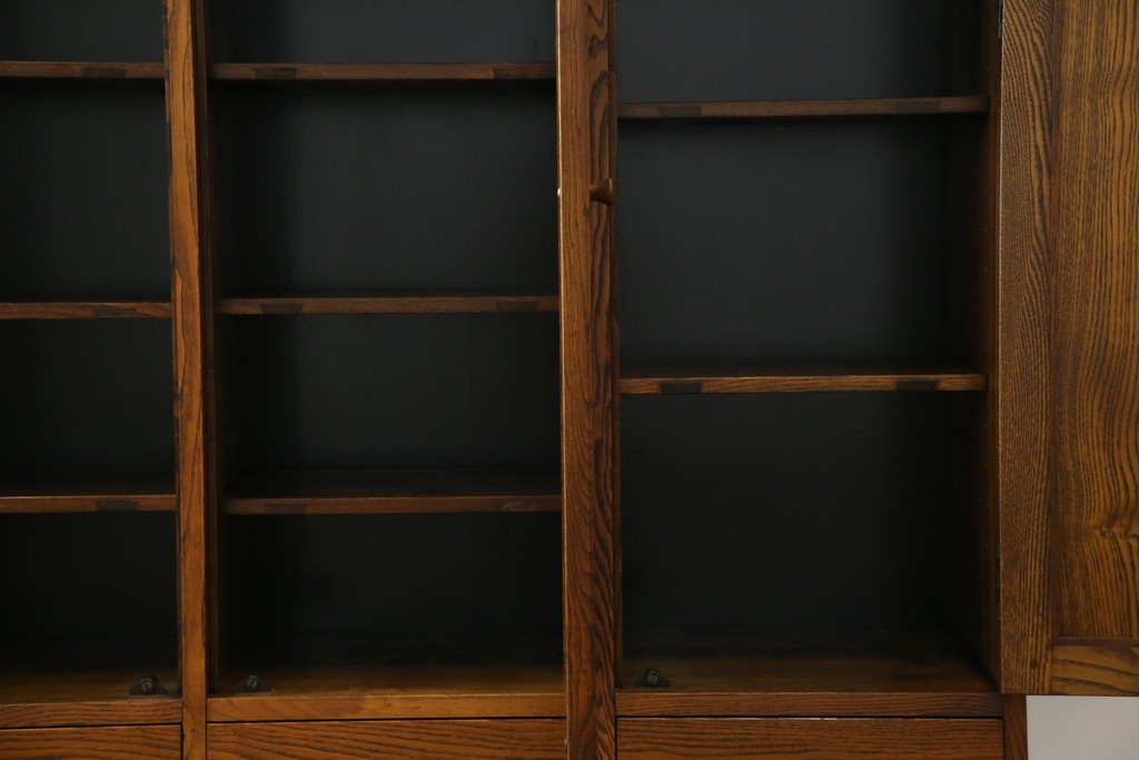 中古　美品!!　希少な絶版品　駿河の国　勝見木工　勝見作　耳付き天板の重厚感が際立つ総栗材のサイドボード　定価約80万円　(R-074631)