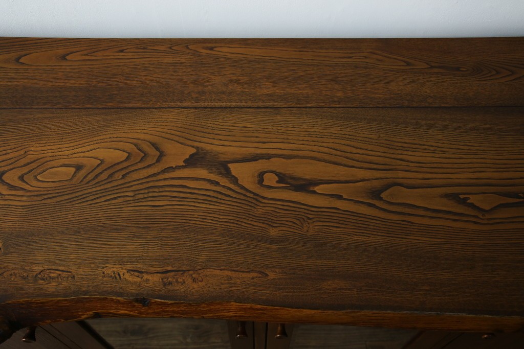 中古　美品!!　希少な絶版品　駿河の国　勝見木工　勝見作　耳付き天板の重厚感が際立つ総栗材のサイドボード　定価約80万円　(R-074631)