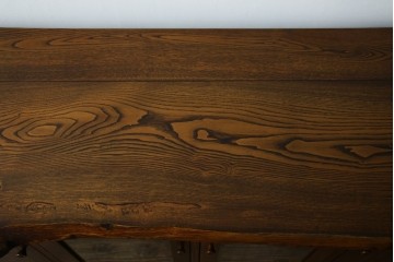 中古　美品!!　希少な絶版品　駿河の国　勝見木工　勝見作　耳付き天板の重厚感が際立つ総栗材のサイドボード　定価約80万円　(R-074631)