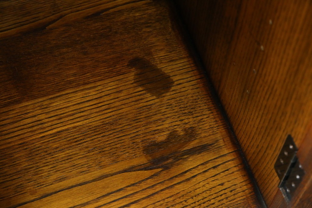 中古　美品!!　希少な絶版品　駿河の国　勝見木工　勝見作　耳付き天板の重厚感が際立つ総栗材のサイドボード　定価約80万円　(R-074631)