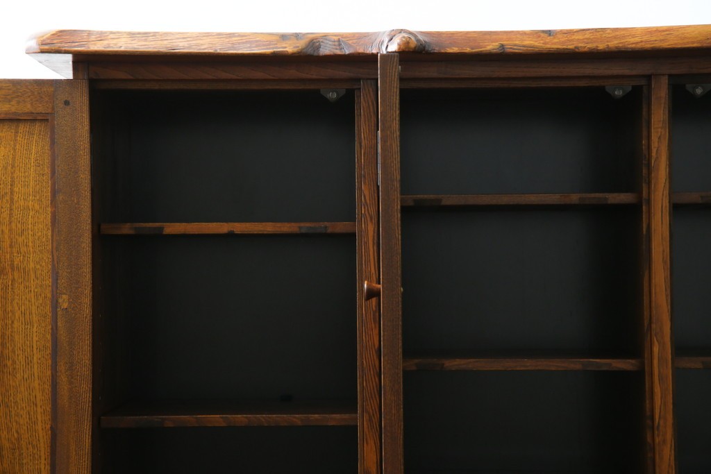 中古　美品!!　希少な絶版品　駿河の国　勝見木工　勝見作　耳付き天板の重厚感が際立つ総栗材のサイドボード　定価約80万円　(R-074631)