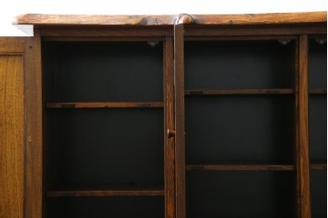 中古　美品!!　希少な絶版品　駿河の国　勝見木工　勝見作　耳付き天板の重厚感が際立つ総栗材のサイドボード　定価約80万円　(R-074631)