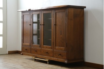 中古　美品!!　希少な絶版品　駿河の国　勝見木工　勝見作　耳付き天板の重厚感が際立つ総栗材のサイドボード　定価約80万円　(R-074631)