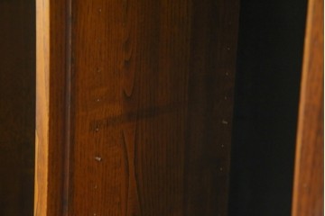 中古　美品!!　希少な絶版品　駿河の国　勝見木工　勝見作　耳付き天板の重厚感が際立つ総栗材のサイドボード　定価約80万円　(R-074631)