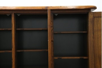 中古　美品!!　希少な絶版品　駿河の国　勝見木工　勝見作　耳付き天板の重厚感が際立つ総栗材のサイドボード　定価約80万円　(R-074631)