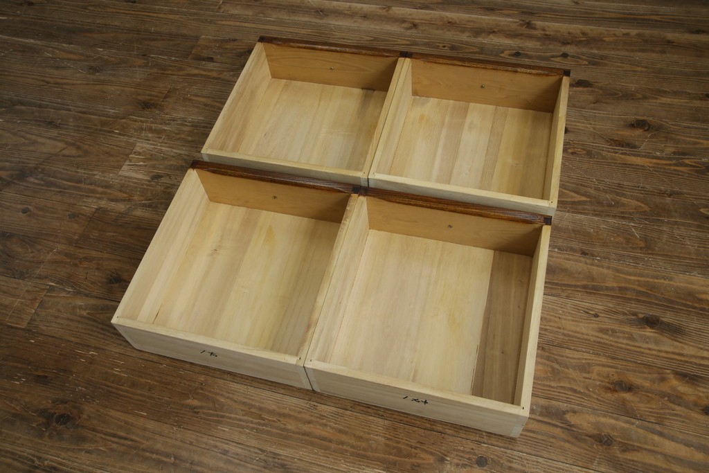 中古　美品!!　希少な絶版品　駿河の国　勝見木工　勝見作　耳付き天板の重厚感が際立つ総栗材のサイドボード　定価約80万円　(R-074631)