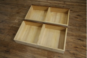 中古　美品!!　希少な絶版品　駿河の国　勝見木工　勝見作　耳付き天板の重厚感が際立つ総栗材のサイドボード　定価約80万円　(R-074631)