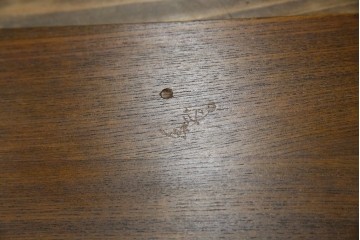 中古　美品!!　希少な絶版品　駿河の国　勝見木工　勝見作　耳付き天板の重厚感が際立つ総栗材のサイドボード　定価約80万円　(R-074631)