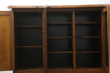 美品!!　希少な絶版品　駿河の国　勝見木工　勝見作　堂々とした佇まいで存在感のある総栗材のサイドボード(サイドキャビネット、食器棚、収納棚、戸棚)(定価約80万円)(R-074631)