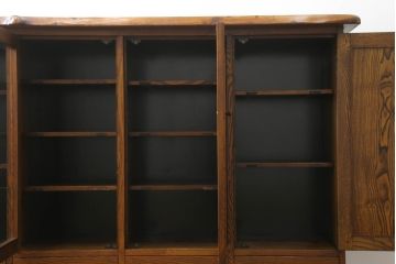 美品!!　希少な絶版品　駿河の国　勝見木工　勝見作　堂々とした佇まいで存在感のある総栗材のサイドボード(サイドキャビネット、食器棚、収納棚、戸棚)(定価約80万円)(R-074631)