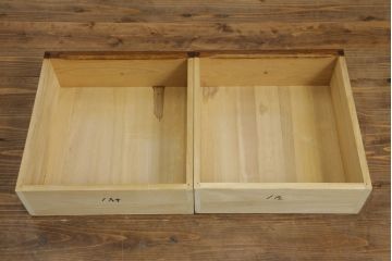 美品!!　希少な絶版品　駿河の国　勝見木工　勝見作　堂々とした佇まいで存在感のある総栗材のサイドボード(サイドキャビネット、食器棚、収納棚、戸棚)(定価約80万円)(R-074631)