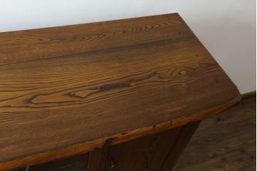 美品!!　希少な絶版品　駿河の国　勝見木工　勝見作　堂々とした佇まいで存在感のある総栗材のサイドボード(サイドキャビネット、食器棚、収納棚、戸棚)(定価約80万円)(R-074631)