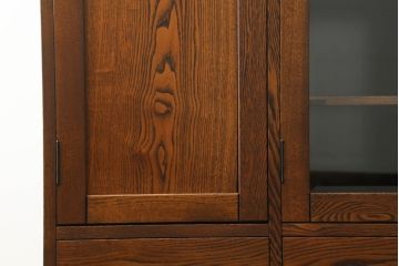 美品!!　希少な絶版品　駿河の国　勝見木工　勝見作　堂々とした佇まいで存在感のある総栗材のサイドボード(サイドキャビネット、食器棚、収納棚、戸棚)(定価約80万円)(R-074631)