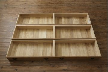 中古　美品!!　老舗　桐屋田中　落ち着いた佇まいで和モダンな雰囲気を引き立てる加茂総桐箪笥(チェスト、桐たんす、和タンス、衣装箪笥、引き出し)(R-074638)