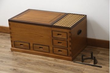 中古　美品　ニレ材　温かみのある木の色味と木目が美しい長火鉢(囲炉裏、木製火鉢)(R-074641)