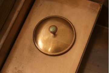 中古　美品　ニレ材　温かみのある木の色味と木目が美しい長火鉢(囲炉裏、木製火鉢)(R-074641)
