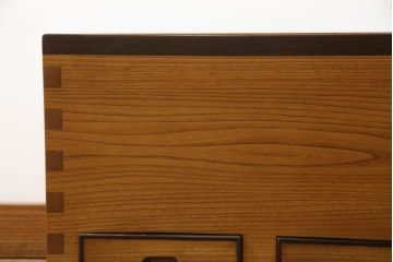 中古　美品　ニレ材　温かみのある木の色味と木目が美しい長火鉢(囲炉裏、木製火鉢)(R-074641)