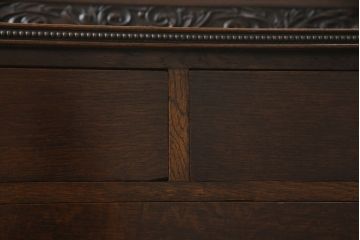 イギリスアンティーク　オーク材　クラシカルな佇まいが魅力の脚つきチェスト(引き出し、サイドチェスト、英国)(R-074643)