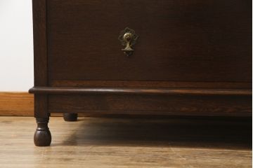 イギリスアンティーク　オーク材　クラシカルな佇まいが魅力の脚つきチェスト(引き出し、サイドチェスト、英国)(R-074643)