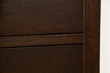 イギリスアンティーク　オーク材　クラシカルな佇まいが魅力の脚つきチェスト(引き出し、サイドチェスト、英国)(R-074643)