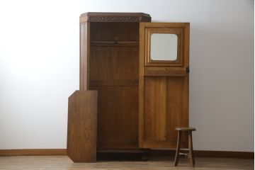 イギリスアンティーク　人気の薄型!!　オーク材　アールデコ　クラシカルな佇まいが魅力的なワードローブ(洋服タンス、衣装タンス、キャビネット、収納棚、戸棚、英国)(R-074644)