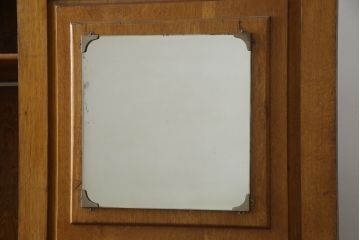 イギリスアンティーク　人気の薄型!!　オーク材　アールデコ　クラシカルな佇まいが魅力的なワードローブ(洋服タンス、衣装タンス、キャビネット、収納棚、戸棚、英国)(R-074644)