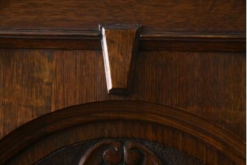 イギリスアンティーク　人気の薄型!!　オーク材　アールデコ　クラシカルな佇まいが魅力的なワードローブ(洋服タンス、衣装タンス、キャビネット、収納棚、戸棚、英国)(R-074644)