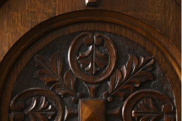 イギリスアンティーク　人気の薄型!!　オーク材　アールデコ　クラシカルな佇まいが魅力的なワードローブ(洋服タンス、衣装タンス、キャビネット、収納棚、戸棚、英国)(R-074644)
