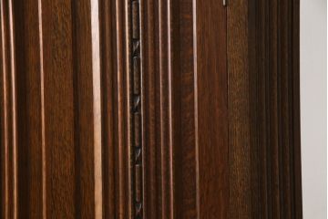 イギリスアンティーク　人気の薄型!!　オーク材　アールデコ　クラシカルな佇まいが魅力的なワードローブ(洋服タンス、衣装タンス、キャビネット、収納棚、戸棚、英国)(R-074644)