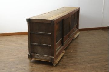 和製アンティーク　前面欅(ケヤキ)材　存在感抜群!堂々とした佇まいが魅力の八尺水屋箪笥サイドボード(食器棚、サイドキャビネット、収納棚、戸棚、店舗什器)(R-074647)