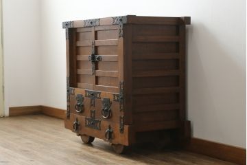 和製ビンテージ　欅(ケヤキ)材　風格漂う佇まいが魅力の米沢車箪笥(和箪笥、収納箪笥、帳場箪笥、米沢箪笥、ヴィンテージ)(R-074649)