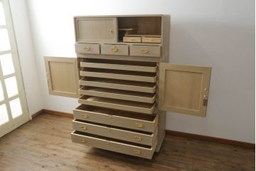 中古　美品　国産　職人手作り　品のある佇まいで和の雰囲気を引き立てる総桐箪笥(総桐たんす、衣装箪笥、着物箪笥、収納タンス、和タンス、引き出し、並厚、四方丸)(定価約150万円)(R-074651)