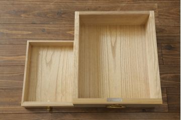 中古　美品　国産　職人手作り　品のある佇まいで和の雰囲気を引き立てる総桐箪笥(総桐たんす、衣装箪笥、着物箪笥、収納タンス、和タンス、引き出し、並厚、四方丸)(定価約150万円)(R-074651)