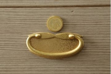 中古　美品　国産　職人手作り　品のある佇まいで和の雰囲気を引き立てる総桐箪笥(総桐たんす、衣装箪笥、着物箪笥、収納タンス、和タンス、引き出し、並厚、四方丸)(定価約150万円)(R-074651)