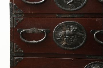 和製アンティーク　最高級!　唐獅子金具　三方欅(ケヤキ)材　凝った金具とケヤキ材の杢目が上質な雰囲気を醸し出す仙台小箪笥(仙台箪笥、整理箪笥、収納たんす、引き出し)(R-074653)