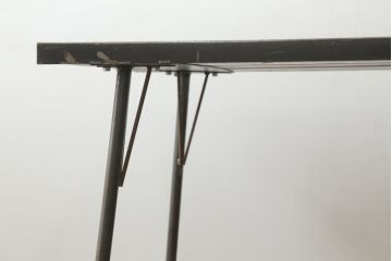 鉄脚　使い込まれた風合いのアンティーク古材天板が味わい深いダイニングテーブル(4人掛け、作業台)(R-074654)