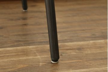 鉄脚　使い込まれた風合いのアンティーク古材天板が味わい深いダイニングテーブル(4人掛け、作業台)(R-074654)