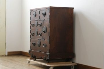 中古　美しい杢目が目を惹くシンプルな金具の岩谷堂車箪笥(岩谷堂箪笥、衣装箪笥、収納箪笥、整理箪笥、和箪笥、引き出し)(R-074655)