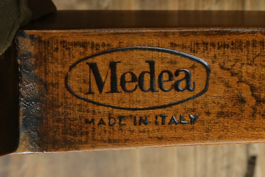 中古　美品　イタリア高級家具　メデア(Medea)　優雅な曲線美が際立つセティ　定価約60万円　(R-074657)