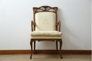 中古　美品　イタリア高級家具　メデア(Medea)　エレガントな佇まいが美しいアームチェア　(R-074659)