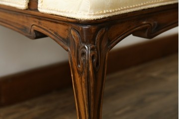 中古　美品　イタリア高級家具　メデア(Medea)　エレガントな佇まいが美しいアームチェア　(R-074659)