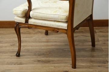 中古　美品　イタリア高級家具　メデア(Medea)　エレガントな佇まいが美しいアームチェア　(R-074659)